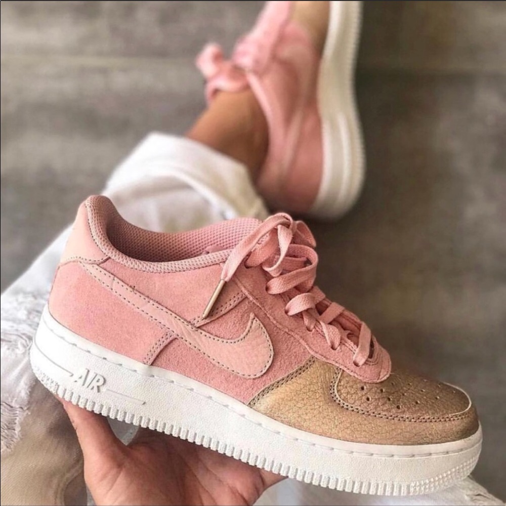 NWT Nike Air Force 1 Rare Pink/Gold - Picture 3 of 8